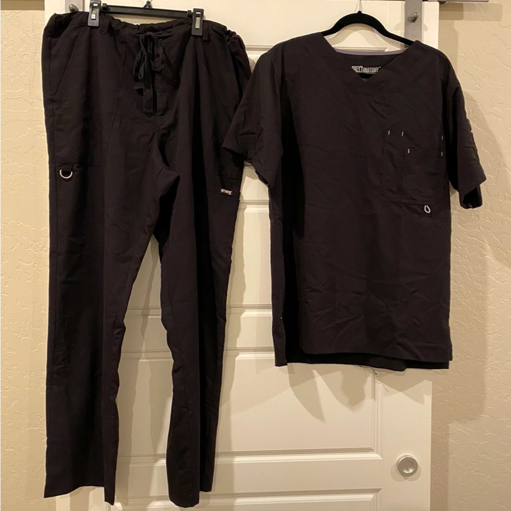 Grey’s Anatomy Men’s Scrub Top & Pants